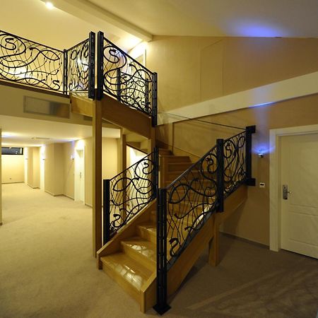 Hotel 1000 Ruza Belgrád Kültér fotó