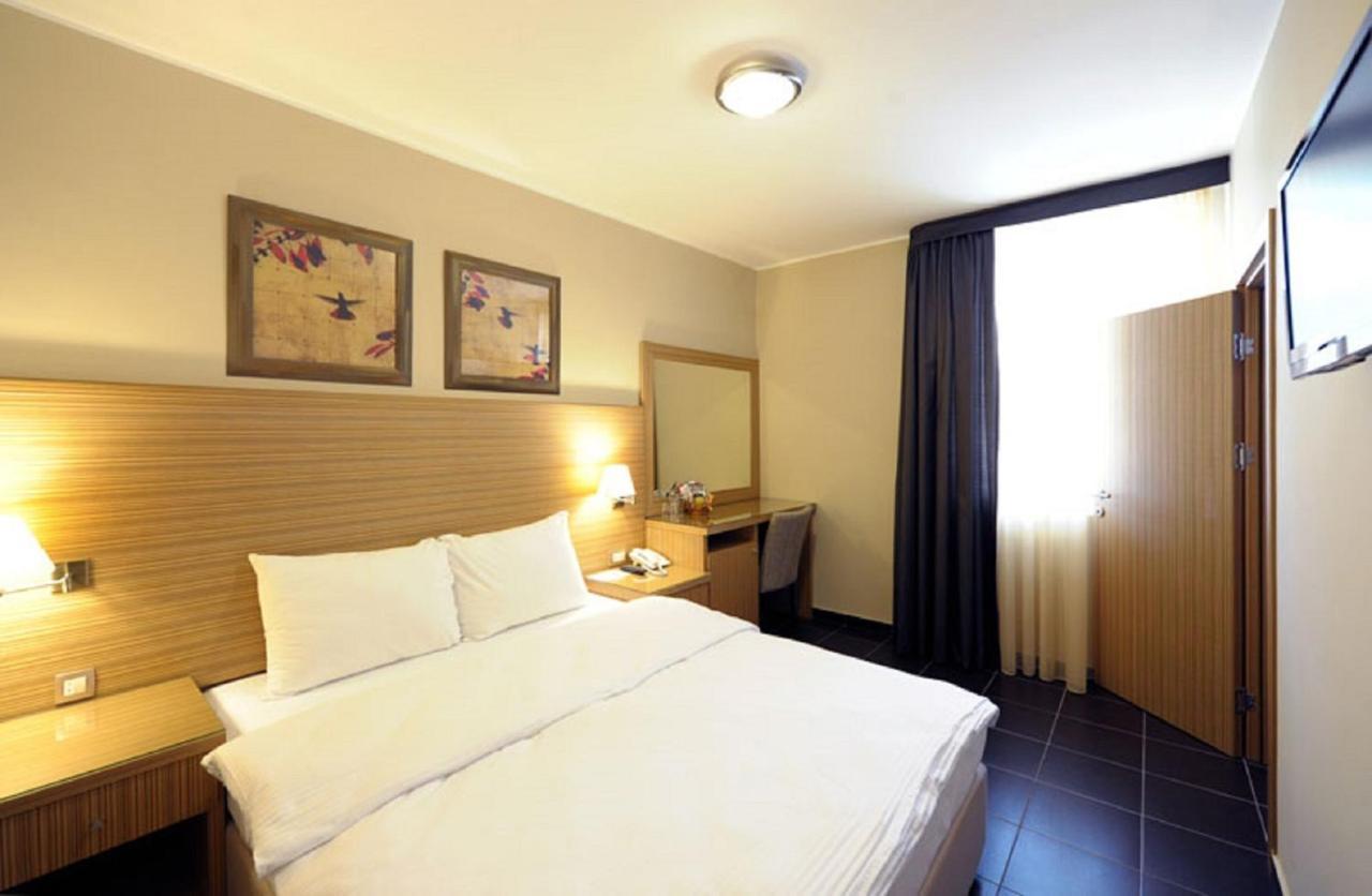 Hotel 1000 Ruza Belgrád Kültér fotó