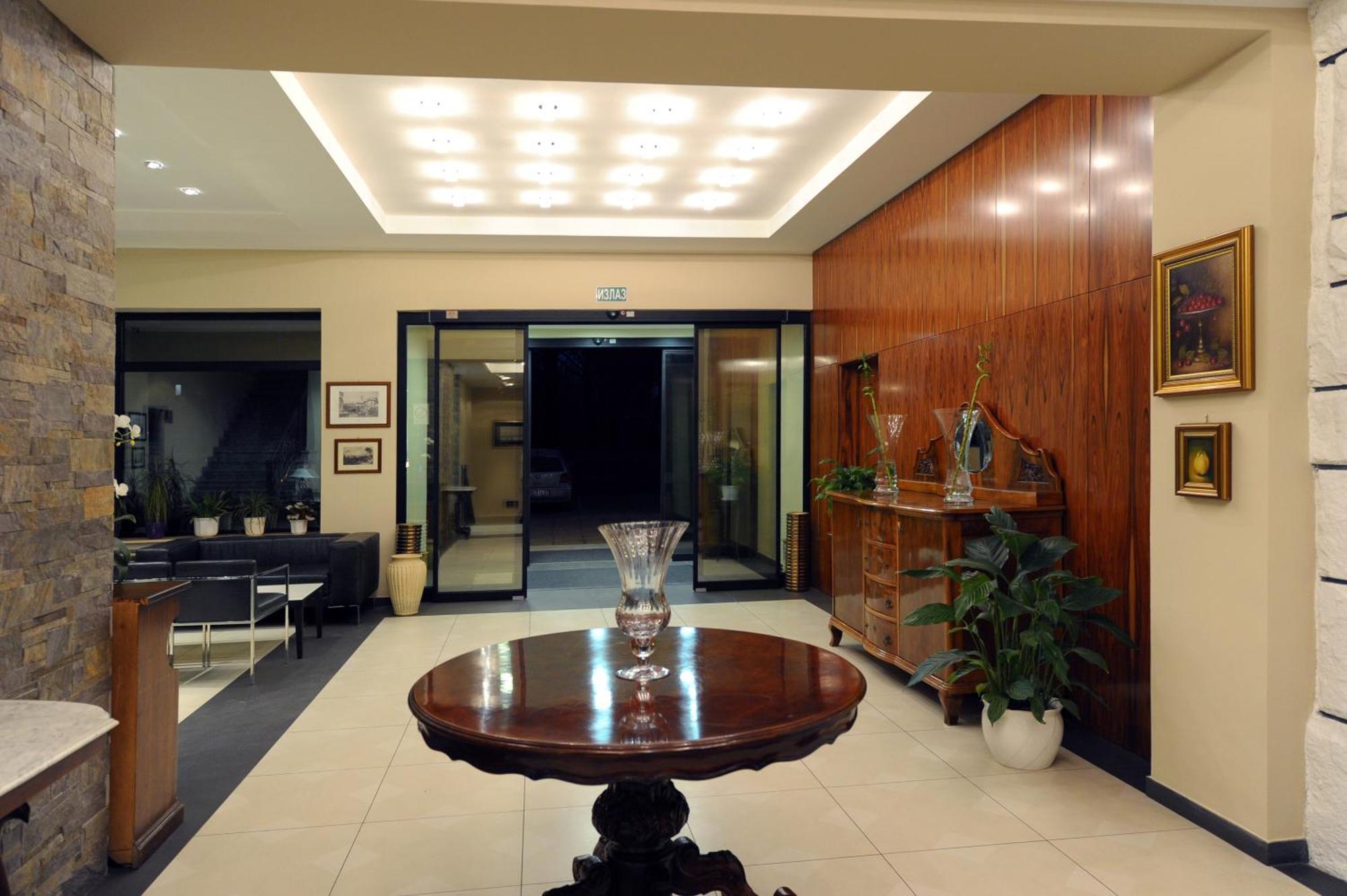 Hotel 1000 Ruza Belgrád Kültér fotó