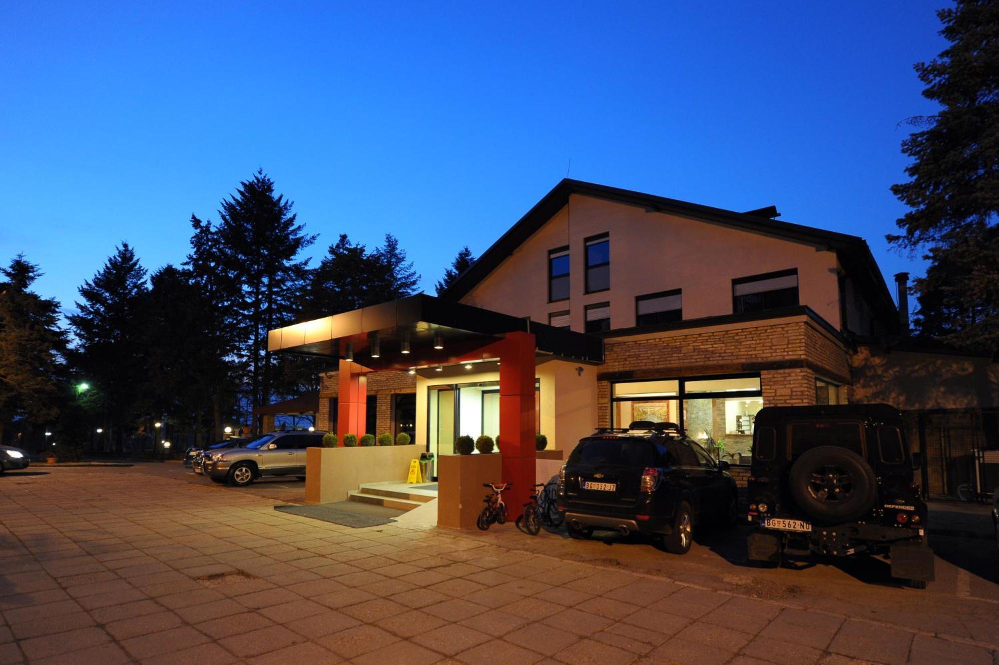 Hotel 1000 Ruza Belgrád Kültér fotó