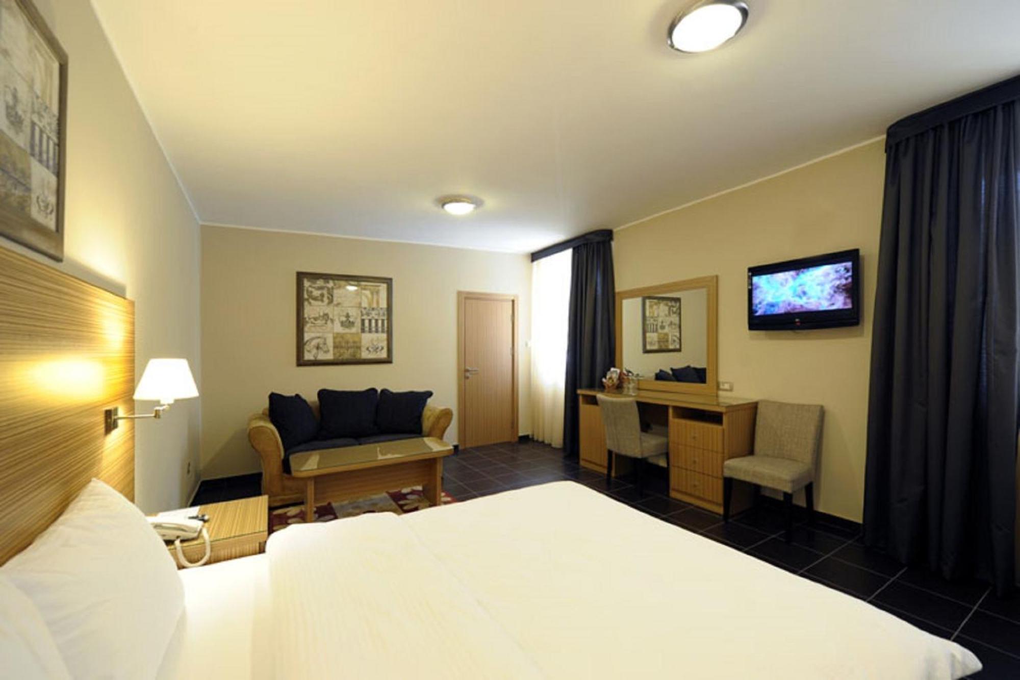 Hotel 1000 Ruza Belgrád Szoba fotó