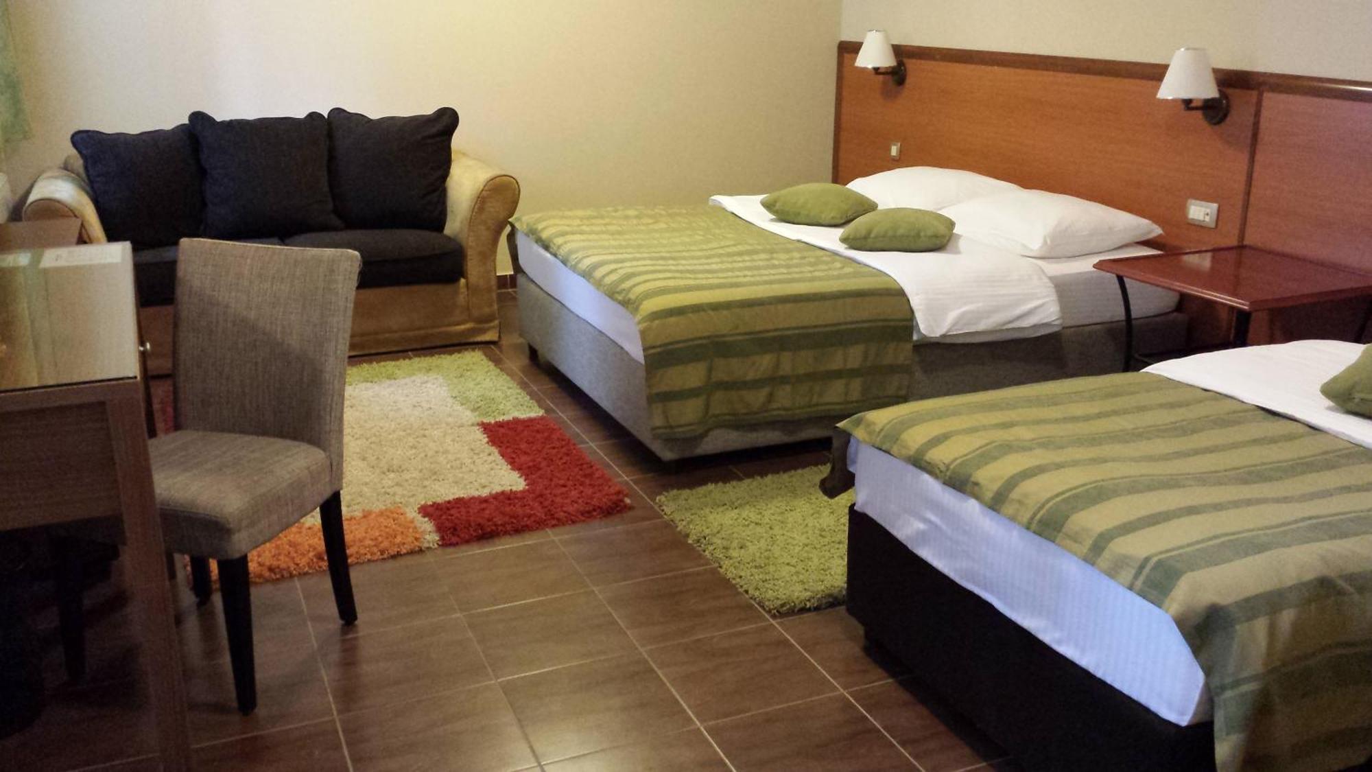 Hotel 1000 Ruza Belgrád Szoba fotó