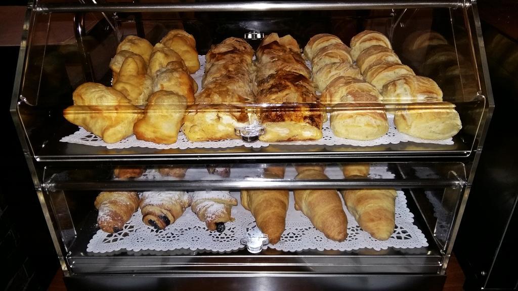 Hotel 1000 Ruza Belgrád Kültér fotó
